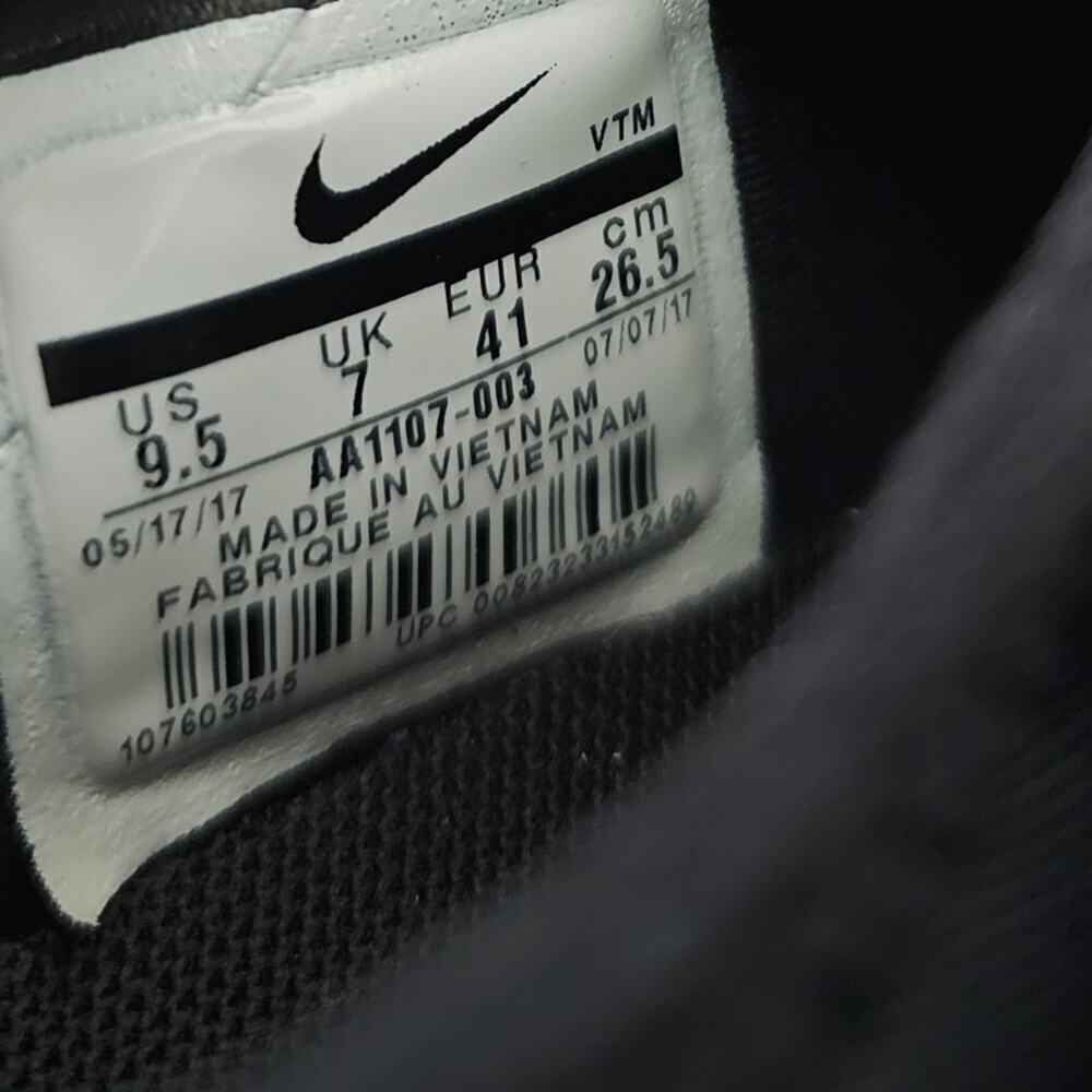 Nike - Picture 5 of 5